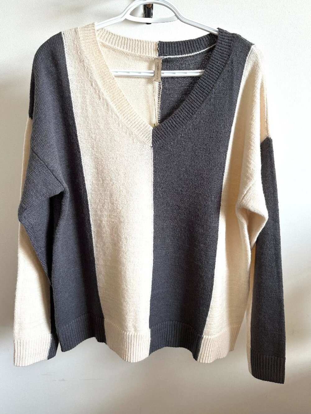 NWT Soyaconcept Colorblock Grey & Cream Striped V-Neck Knit Sweater M